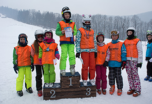 Děti z Petrovic si užily lyžařský výcvik v Beskydech
