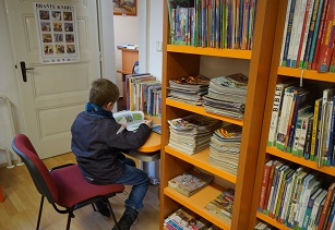 Obecní knihovna láká malé i velké čtenáře